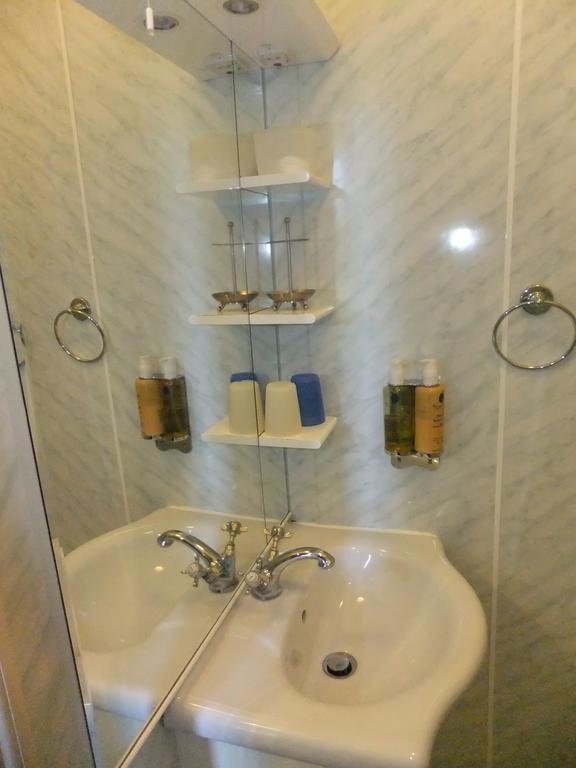 Elgin Villa Bath Bilik gambar